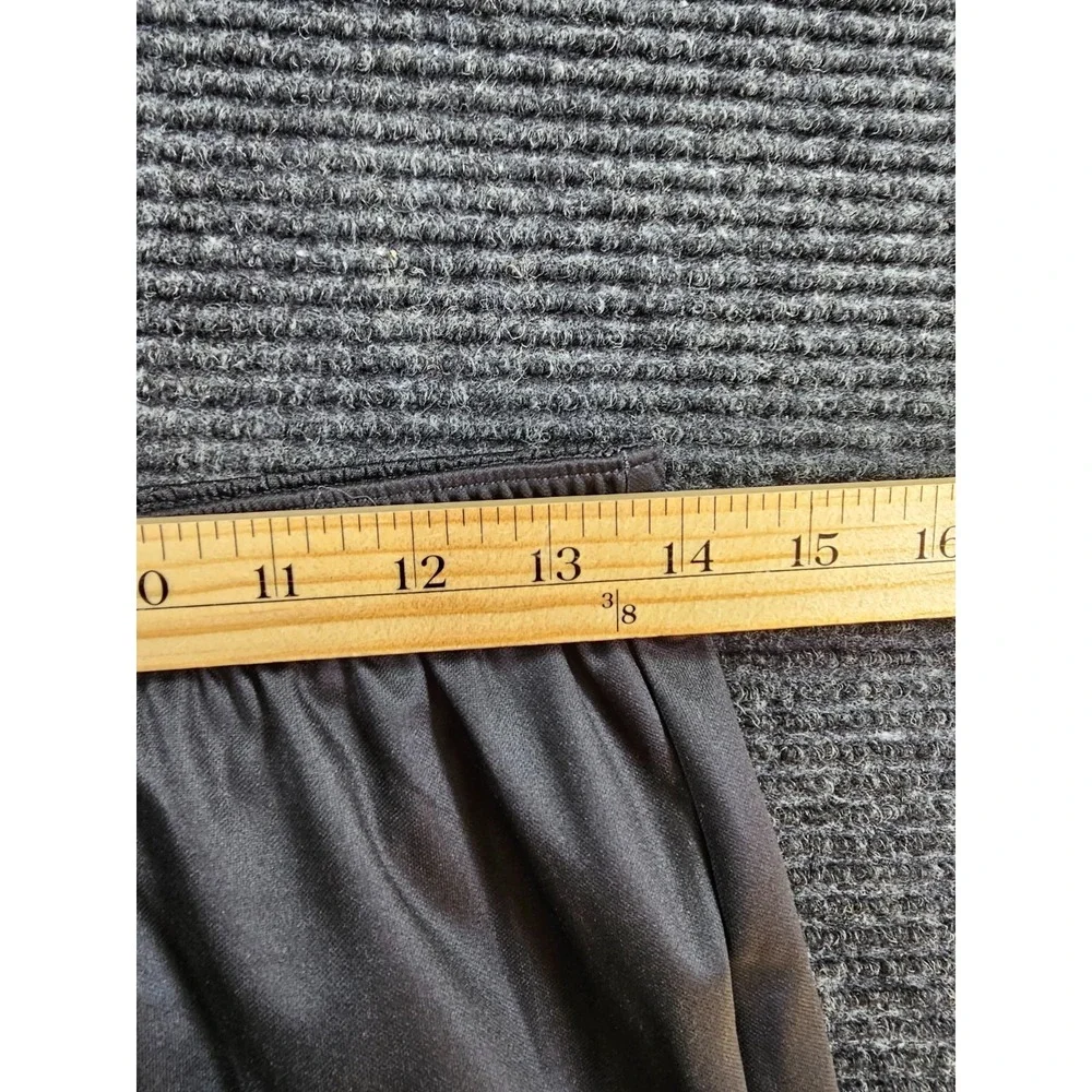 Nike Running Short Boys Medium Gray Swoosh Logo Athleisure Performance Pull On